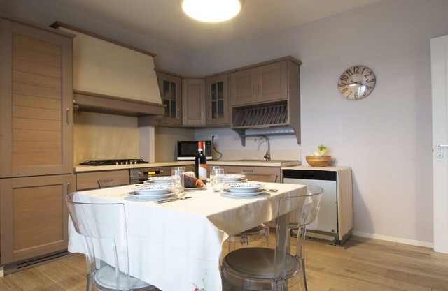 Lovely apartment with private pool, WIFI, TV, terrace, pets allowed, panoramic view and parking