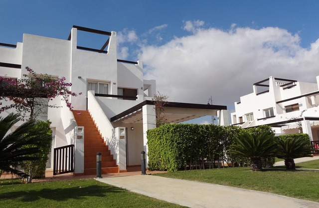 Lovely apartment with private garden 15 minutes from the sea and near an 18-hole golf course