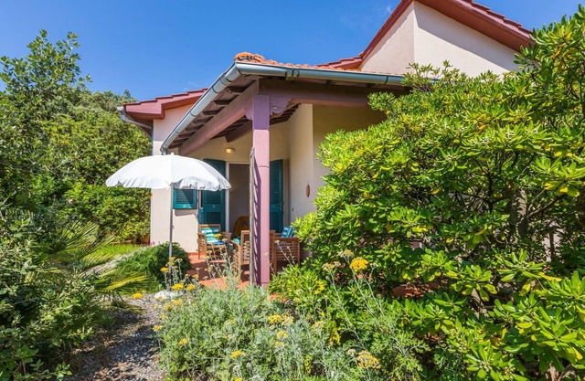 Lovely apartment for 4 guests with patio and parking