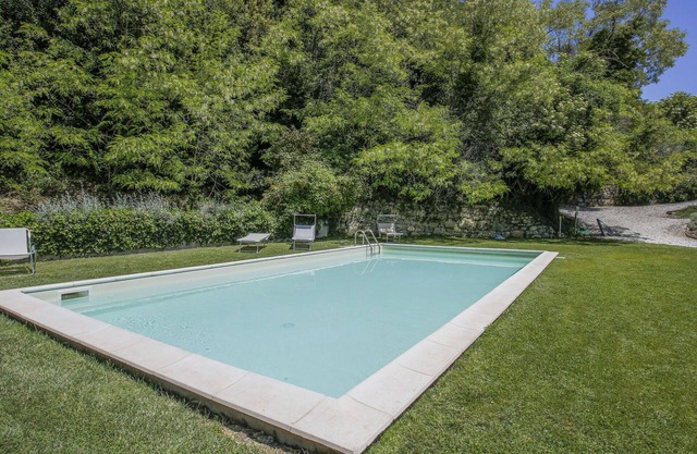 Lovely apartment in villa for 3 people with pool, WIFI, TV, pets allowed and parking