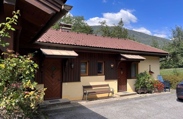 Lovely apartment in villa for 4 people with WIFI, TV, terrace, pets allowed and parking
