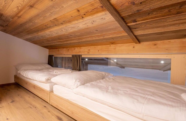 Lovely apartment for 7 guests with WIFI, hot tub, TV and balcony