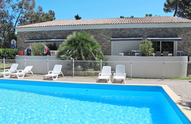 Lovely apartment for 6 people with pool, WIFI, A/C, TV, terrace, pets allowed and parking
