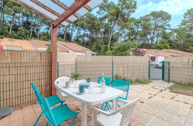 Lovely apartment for 5 guests with WIFI, TV, terrace and parking