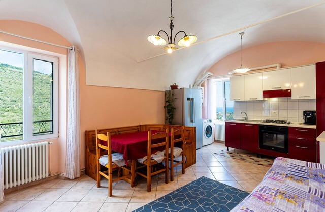 Lovely apartment for 4 guests with WIFI, pets allowed and parking