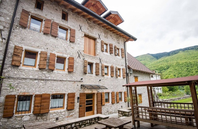 Lovely apartment for 2 people with WIFI, TV, patio, pets allowed and parking