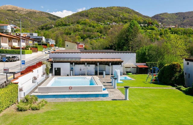 Lovely apartment for 5 people with pool, WIFI, TV, patio, pets allowed, panoramic view and parking