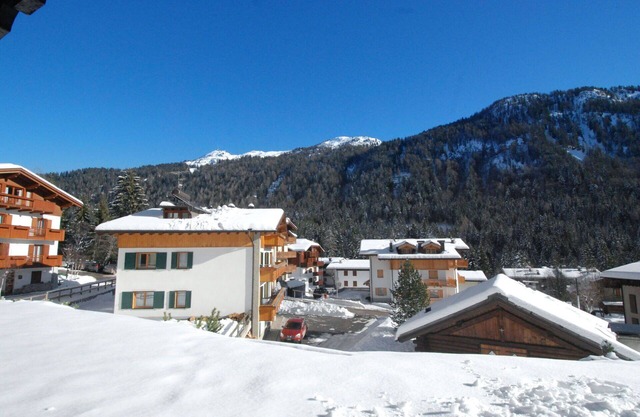 Lovely apartment for 5 people with WIFI, TV, balcony, pets allowed and parking