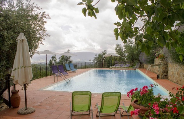 Lovely apartment for 5 people with pool, WIFI, TV and parking