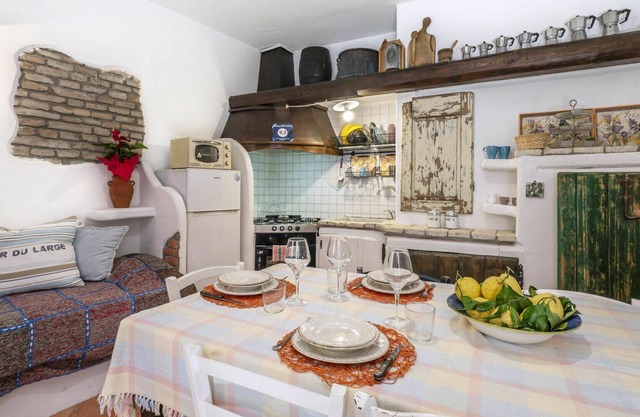 Lovely apartment for 5 people with WIFI, A/C, TV, pets allowed and parking