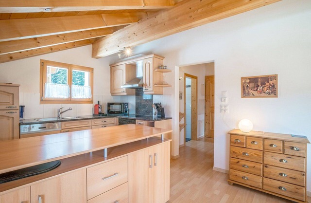 Lovely apartment for 6 guests with WIFI, TV, balcony, pets allowed, panoramic view and parking