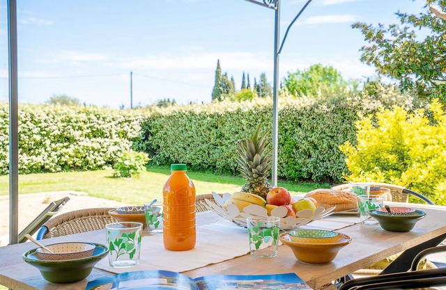 Lovely apartment for 6 people with WIFI, private pool, TV, patio and parking