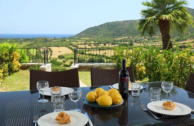 Lovely apartment for 6 guests with WIFI, pool, A/C, TV, terrace and parking