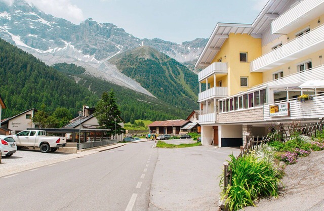 Lovely apartment for 6 guests with WIFI, TV, terrace, pets allowed, panoramic view and parking