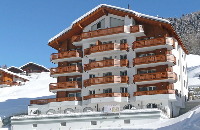 Lovely apartment for 6 people with hot tub, WIFI, TV, balcony and parking