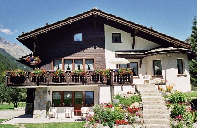 Lovely apartment for 8 people with WIFI, TV, patio, pets allowed, panoramic view and parking