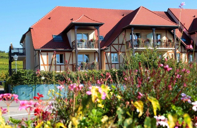 Lovely apartment for 3 guests with WIFI, pool, TV, terrace, pets allowed and parking