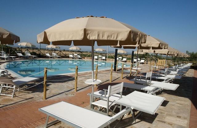 Lovely apartment for 6 guests with A/C, pool, TV, patio, panoramic view and parking