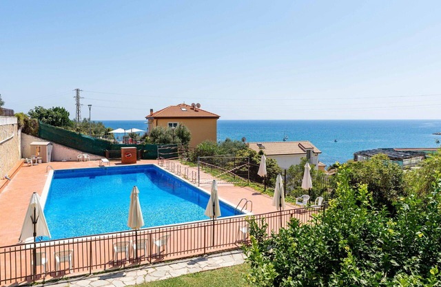 Lovely apartment for 4 guests with pool, WIFI, balcony and parking