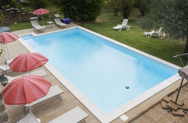 Lovely apartment for 8 guests with pool, WIFI, TV, patio and pets allowed