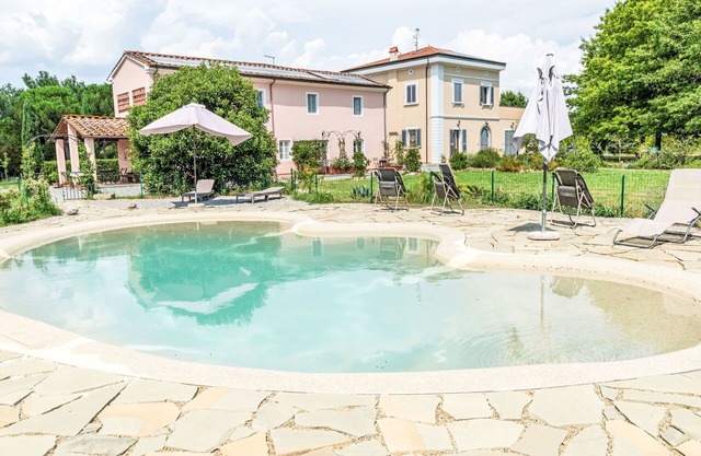 Lovely apartment for 4 people with A/C, WIFI, pool, balcony, pets allowed and parking