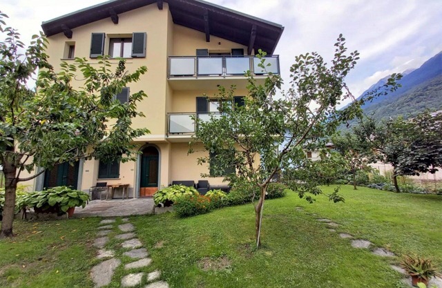 Lovely apartment for 8 guests with WIFI, TV, terrace, pets allowed and parking