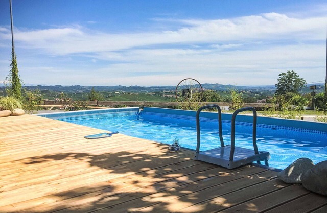 Lovely apartment for 4 people with WIFI, pool, TV, patio, pets allowed and parking