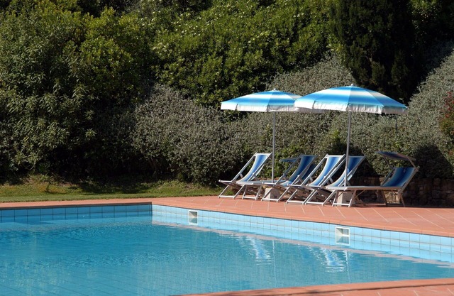 Lovely apartment for 8 people with pool, A/C, WIFI, TV and pets allowed, close to San Gimignano