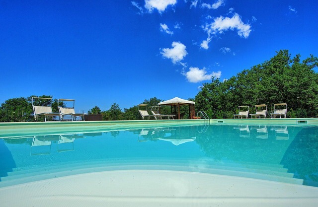 Lovely apartment for 8 guests with pool, WIFI, pets allowed and parking, close to Greve In Chianti