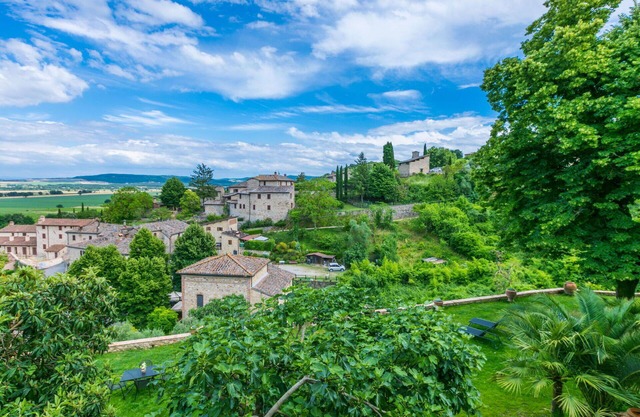 Lovely apartment for 4 people with WIFI, TV, patio, pets allowed, panoramic view and parking