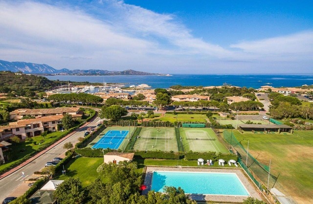 Lovely apartment in villa for 8 guests with A/C, pool, TV, terrace and parking