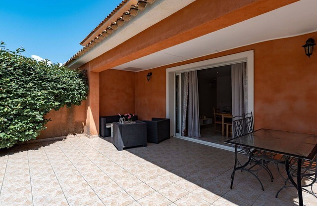 Lovely apartment in villa for 7 guests with A/C, pool, WIFI, TV, terrace and parking