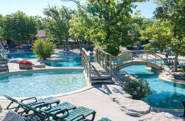 Lovely apartment in villa for 6 guests with hot tub, pool, A/C, WIFI, TV, patio and parking
