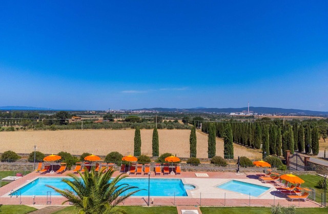 Lovely apartment in villa with A/C, pool, WIFI, TV, terrace, pets allowed and parking