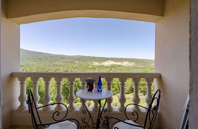 Lovely apartment in villa for 6 guests with WIFI, TV, balcony, pets allowed and panoramic view