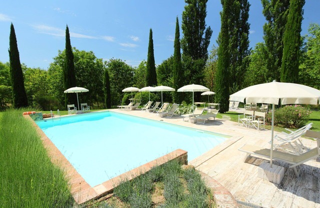 Lovely apartment in villa for 5 guests with pool, WIFI, TV, patio and parking