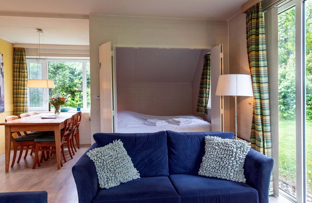 Lovely apartment in villa for 6 guests with WIFI, pool, TV, terrace and parking