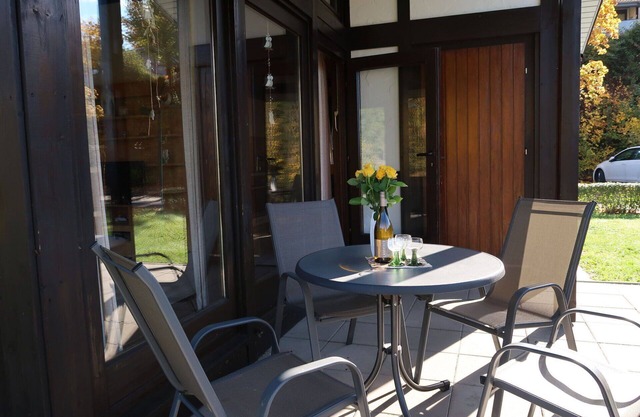 Lovely apartment in villa for 4 people with pool, TV, terrace, pets allowed and parking