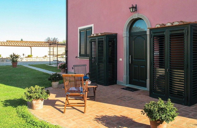 Lovely apartment in villa for 5 guests with pool, WIFI, A/C, TV, terrace and parking