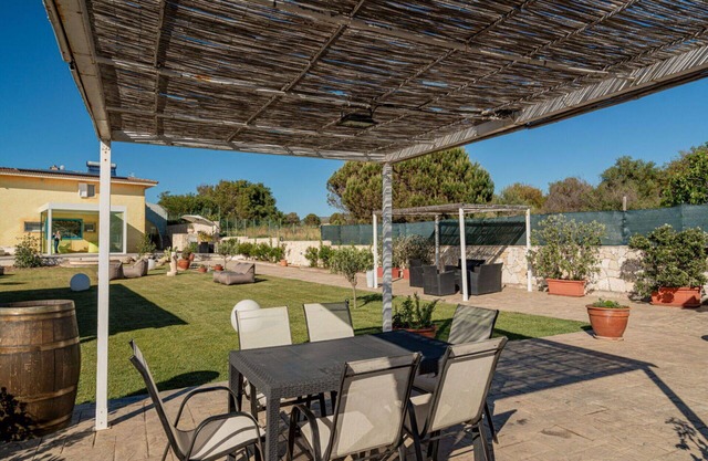 Lovely apartment in villa for 11 people with pool, WIFI, A/C, TV, patio, pets allowed and parking