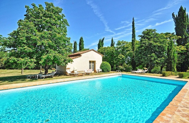 Lovely apartment for 4 people with A/C, pool, WIFI, TV and parking
