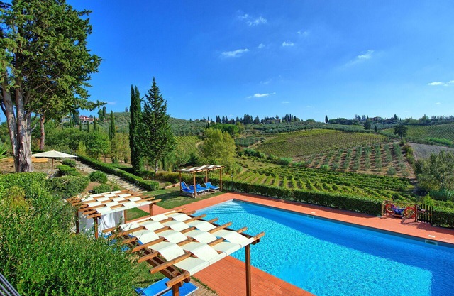 Lovely apartment with WIFI, A/C, pool, TV, panoramic view and parking, close to San Gimignano