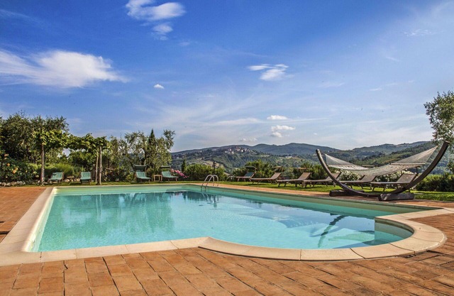 Lovely apartment with WIFI, pool, TV, patio, pets allowed, panoramic view and parking