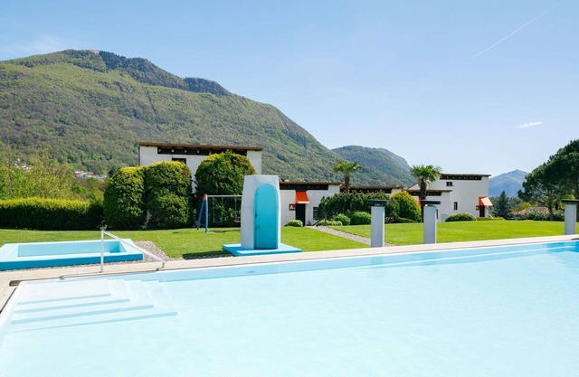 Lovely apartment with WIFI, pool, TV, patio, pets allowed, panoramic view and parking