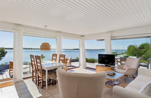 Lovely beach house with panoramic view
