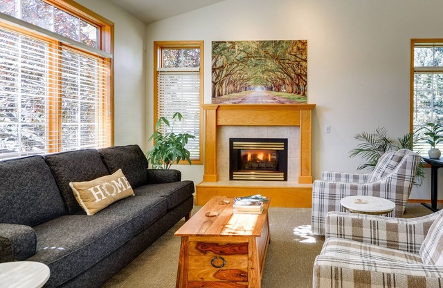 Lovely Billings Home: Patio, Fireplace & Grill!