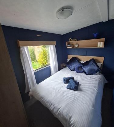 Lovely caravan at Harts Holiday Park Leysdown-on-Sea