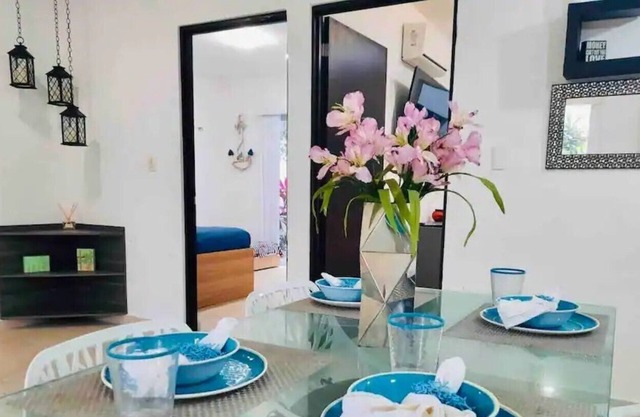 Lovely condo near airport, 2 bedroom & pool