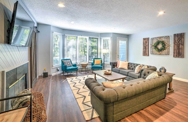 Lovely Condo w/Deck, 1 Mi to Wintergreen Resort!
