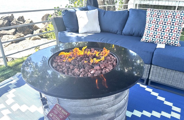Lovely & cozy cottage beach house with private access beach with hot tub